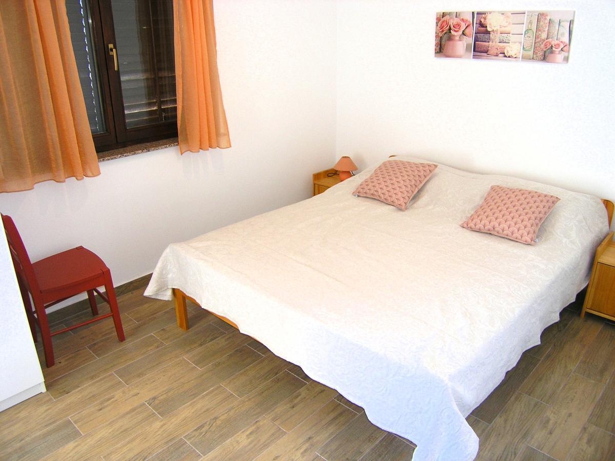 Apartman Braut Krk Town Exterior photo